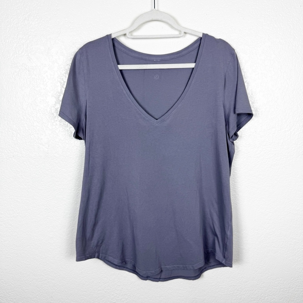 lululemon athletica Short Sleeve V-Neck Tee in Dusty Blue
